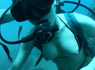 underwater porn with Sabine Mallory dealing the right dick
