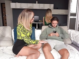 Cheating With Milf Stepmom On The Sofa! Blonde Gets Creampied While Gf Doing A Homework