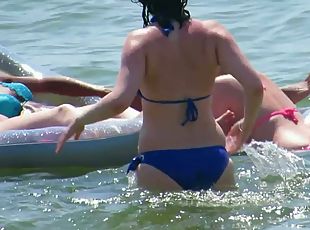 Amazing Huge Tits In A Bikini
