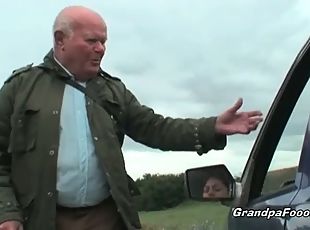 Grandpa fixes her car and licks her pussy
