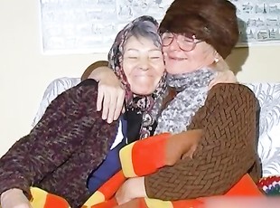 Granny lesbians playing with natural tits and masturbating hairy pu...