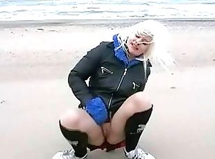 Beach babe pissing in public and amateur blonde