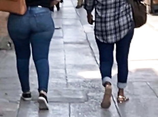 Culona en jeans 